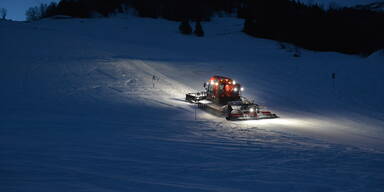 Pistenarbeiter findet toten Snowboarder in Skigebiet