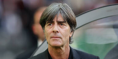 Feiert Jogi Löw hier ein überraschendes Liebescomeback? 