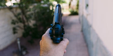 Vier Kinder daheim: Vater schoss mehrmals aus Fenster