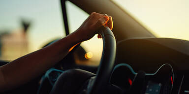 Raserin (22) ohne Schein flüchtete mit ihren Kindern vor Polizei