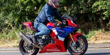 Biker (36) flieht mit 190 km/h vor Polizei