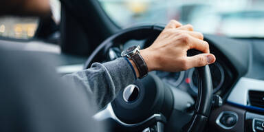 83-Jähriger erlitt am Steuer Herzinfarkt