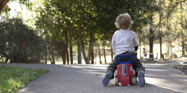 Unfall mit Tretauto: Drei Kinder und Mutter verletzt
