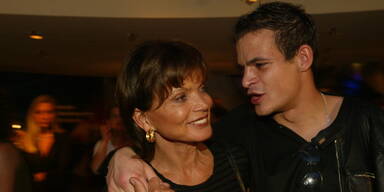 Ausraster im Rettungswagen: Polizei greift ein – Uschi-Glas-Sohn Tewaag in Psychoklinik