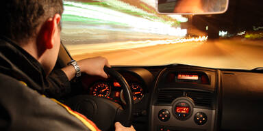 22-Jähriger provozierte Rennen: Im anderen Auto saßen Polizisten