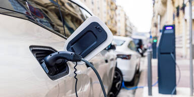 Tanken wird Luxus: Warum E-Autos jetzt deutlich günstiger unterwegs sind