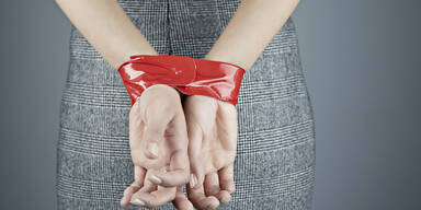 Messer-Räuber fesselte Putzfrau mit Klebeband