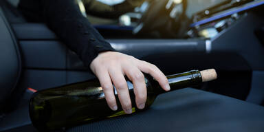 Über 2 Promille: Mutter mit Tochter im Auto von Polizei erwischt