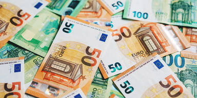 27-Jähriger brachte Opfer um 100.000 Euro: Fahndung!