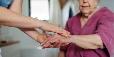 130 Euro pro Monat weniger: Großdemos gegen Pflege-Sparmaßnahmen