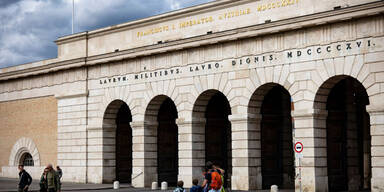 Leinöl-Kur für Wiener Burgtor - alte Technik mit großer Wirkung