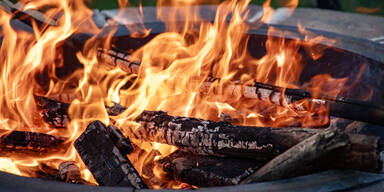 Kinder in Flammen: Drei Schwerverletzte im Spital