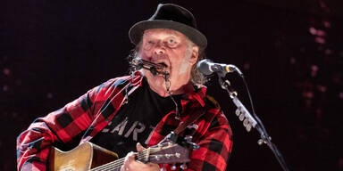 Komplette Europa-Tour abgesagt: Große Sorge um Neil Young (80)