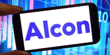 Alcon wächst dank neuen Produkten und kauft Aktien zurück