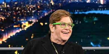 Elton John: Sex mit KGB-Spion auf Hoteldach 