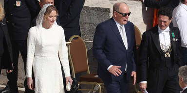 Fürstin Charlène im Braut-Look beim Papst