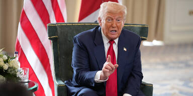 Trump feiert Zoll-Hammer: "Es werden Milliarden Dollar fließen"