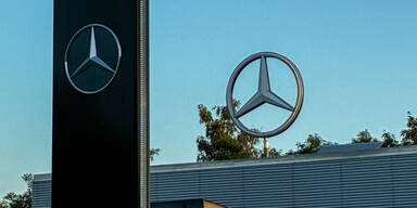 Mercedes verkauft Autohäuser an Investor