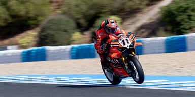 Bulega führt in Jerez – Razgatlioglu unter Druck