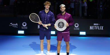 Sinner besiegt Alcaraz im Six-Kings-Slam-Champion-Finale
