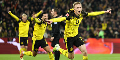 Sabitzers Dortmunder zittern sich im Elferschießen weiter