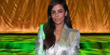 Collien Fernandes taucht überraschend bei Demo auf