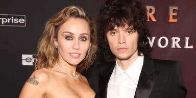 Mega-Klunker: Miley Cyrus ist nach vier Jahren Beziehung erneut verlobt!