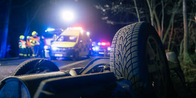 Handbremse vergessen: Auto stürzt 15 Meter ab