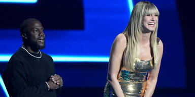 Mega-Shitstorm für Heidi Klums Auftritt bei WM-Auslosung 