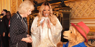 Paddington Bär trifft Königin Camilla auf Schloss Windsor