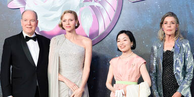 Fürstin Charlène und Caroline strahlen beim Rosenball