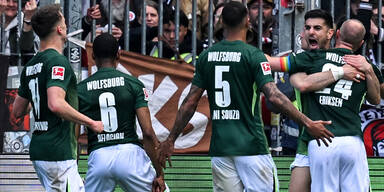 3:1 - Wolfsburg rettet sich im Abstiegs-Krimi in Relegation