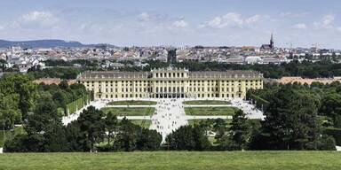 GettyImages-520755705_Schönbrunn mit Garten.jpg