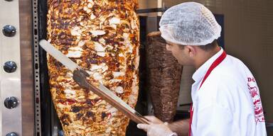 Döner-Wetter! Streik in Europas größter Kebab-Fabrik