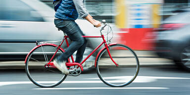 Radfahrer von Sattelzug getötet
