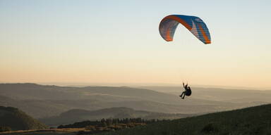 Deutscher Paragleiter (60) stürzt in Kärnten in den Tod