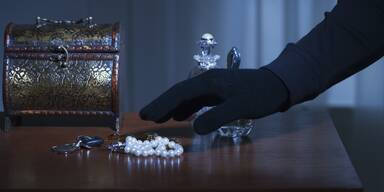 Hausbesitzerin stellte Einbrecherin: 85-Jährige niedergestoßen