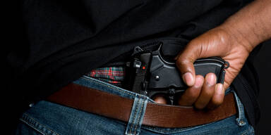 Großeinsatz: Familienvater (39) schoss aus Wohnungsfenster