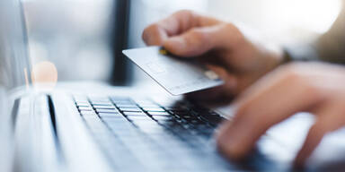 So holen Sie sich zu Unrecht gezahlte Kreditkarten-Gebühren zurück