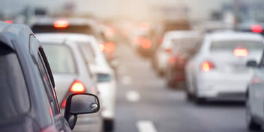 Stau-Chaos auf A1 nach Lkw-Unfall