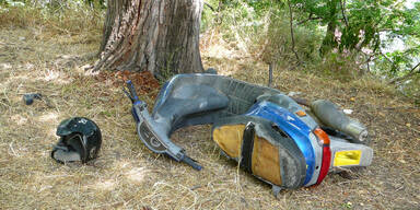 Mopedfahrer (16) knallte in Baum - schwer verletzt