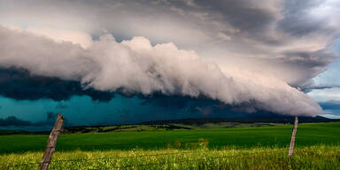Erst Hitze-Hoch, dann kommt die heftige Gewitter-Front