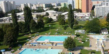 Großfeldsiedlungsbad.jpg