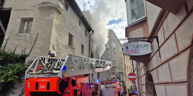 Mega-Einsatz: Tirols größte Altstadt brennt