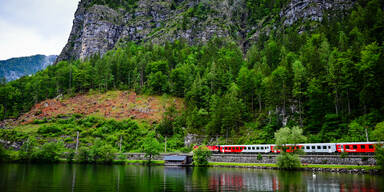 Mit dem Zug zum Hallstättersee 