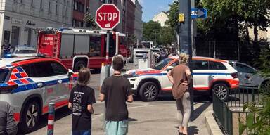 Großeinsatz! Teenie in Wien von Auto erfasst