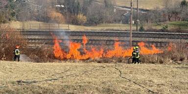 Feuerwehr als Brandstifter entlang der Südbahn