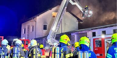 Feuer in Wohnhaus: 5 Bewohner im Spital, 2 Hunde tot