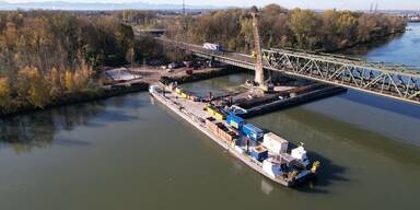 Erster Pfeiler der Mauthausener Brücke fertig