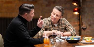 Jamie Oliver bei Kitchen Impossible: "Tim Mälzer für Arme"
